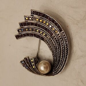 Pearl and garnet/diamond simulant gems brooch